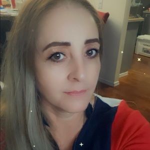 Meet your Posher, Dinorah